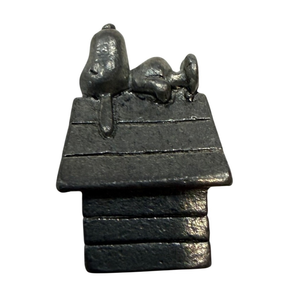 Vintage Snoopy Doghouse Metal Pin Peanuts Collectible Silver Tone Lapel Pin